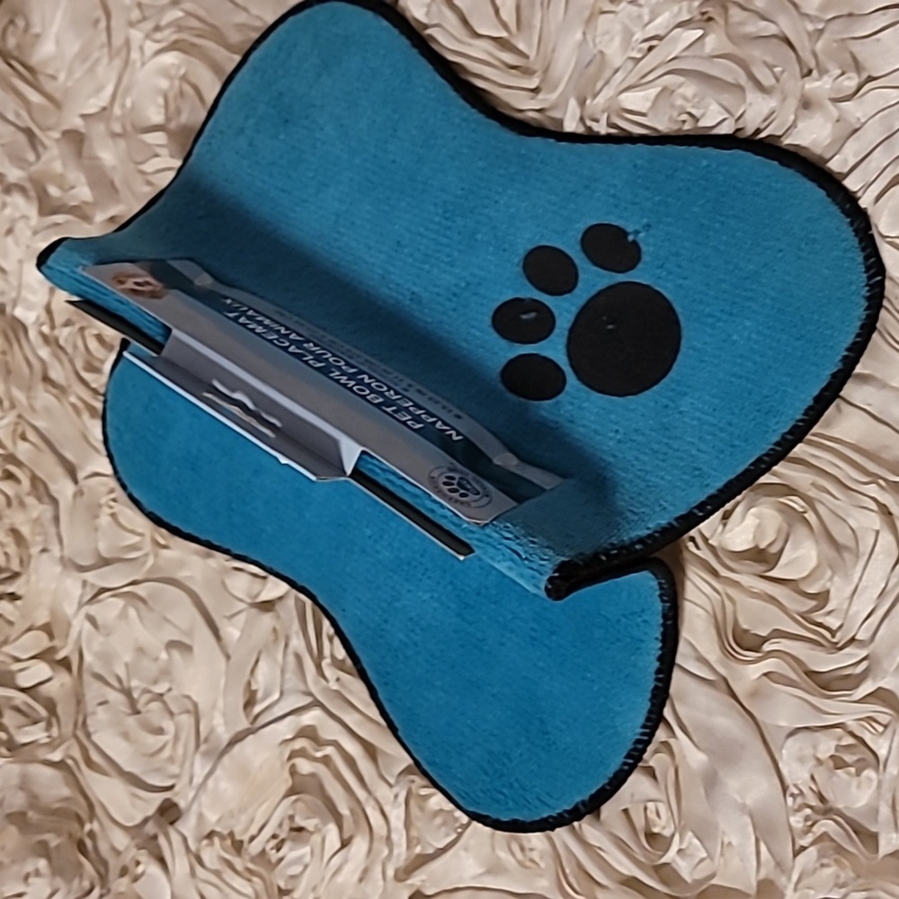 Pet Feeding Mat Non Slip Mat / Blue Cat or Dog Bowl Placemat - New. - Picture 3 of 8